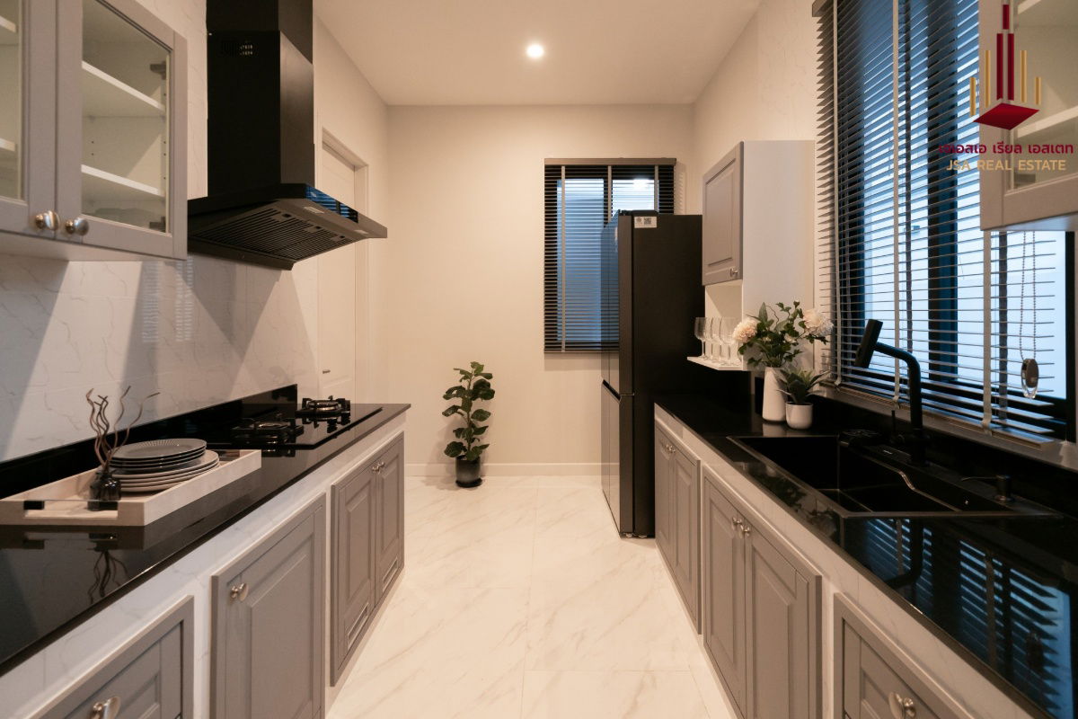 picture ✨ For Rent: CINQ ROYAL Krungthep Kreetha ✨  💰 Only 690,000 THB/month - 8/10