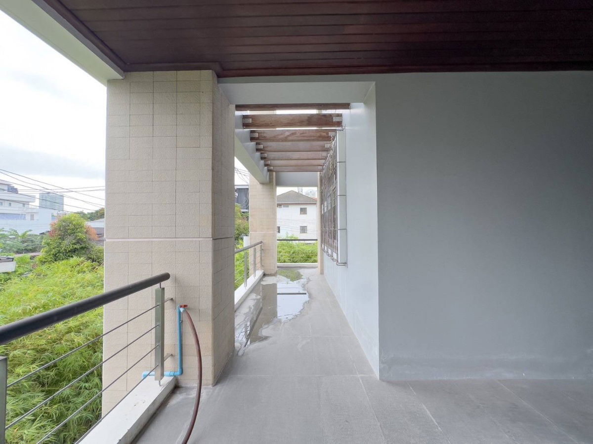 รูป ขายบ้านเดี่ยวเอกมัย สุขุมวิท63 ที่ดิน193ตร.ว บ้านหลังใหญ่ 7ชั้น พื้นที่ใช้สอย2,800 ตร.ม ที่จอดรถเยอะ ใกล้ BTSเอกมัย ทองหล่อ อาคารสำนักงาน 0879074045 - รูปที่ 10/19