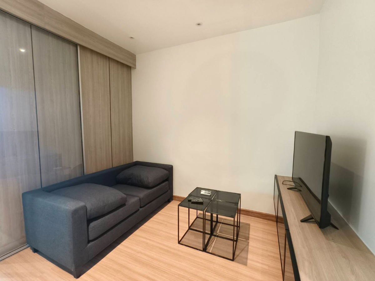 รูป คอนโดให้เช่า : SkyWalk Residences ( สกาย วอล์ค เรสซิเดนซ์)  ((BTS Phra Khanong  )) MK-02  line @livingbkk - รูปที่ 1/7