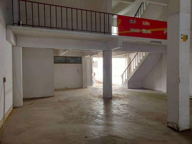 รูป ขายตึกพาณิชย์ ติดถนนใหญ่และสถานีรถไฟฟ้า - รูปที่ 11/12