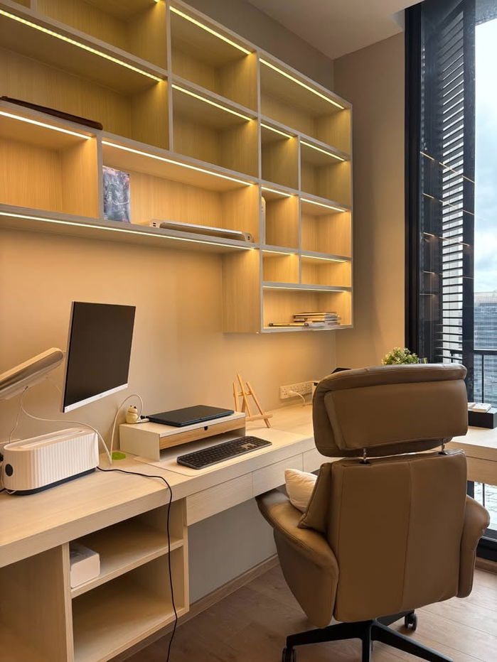 picture For Rent >> Spacious 1-Bedroom + 1 Study 📚(2-bed converted) | Noble BE19 | Floor 36 🌆 67 sq.m. 📍 BTS Asoke / MRT Sukhumvit | Ready to move - 4/16