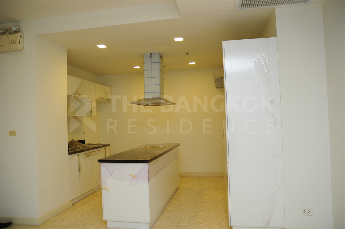 picture Ultimate Luxury Lifestyle with Convenience Nusasiri Grand Condo near BTS Ekkamai - 4/10