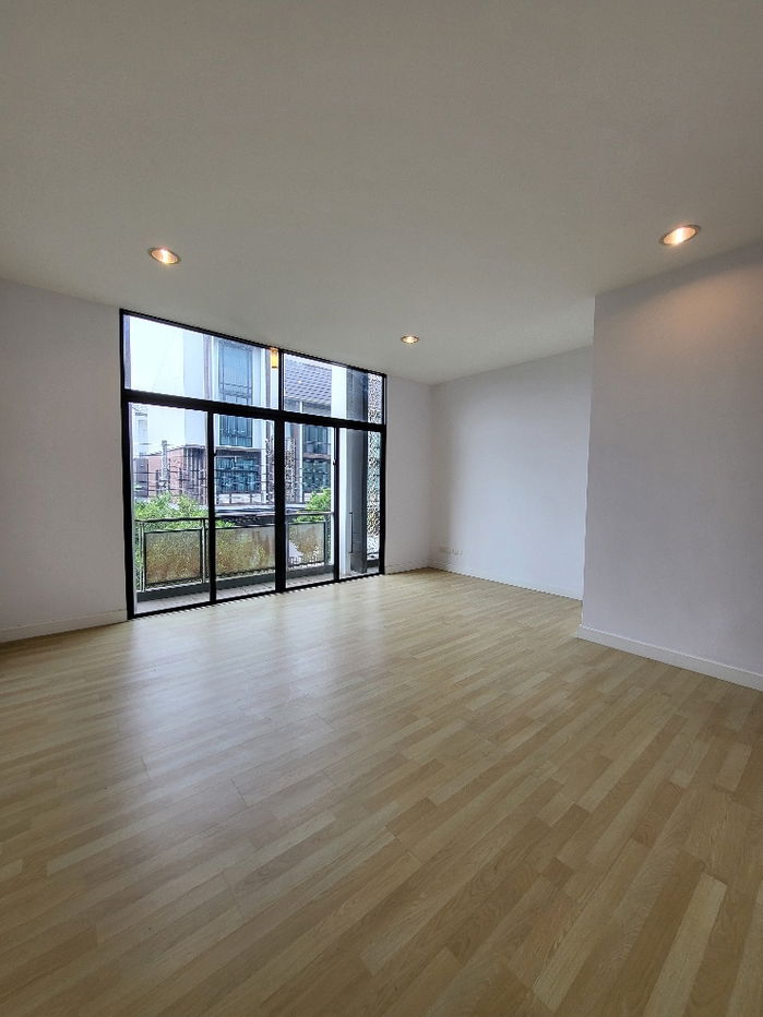 picture Townhouse for sale, Flora Wong Sawang, cheap price, walk to the MRT - 5/10
