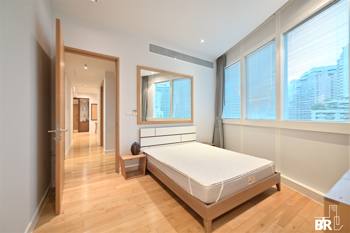 picture Millennium Residence  Location Near Employment, Surrounded by Lifestyles - 1/10