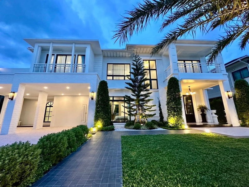 Houses for rent : Perfect Masterpiece Sukhumvit 77 | Luxury 6-Bedroom House with Private Pool and Expansive Garden in a Premium Gated Community