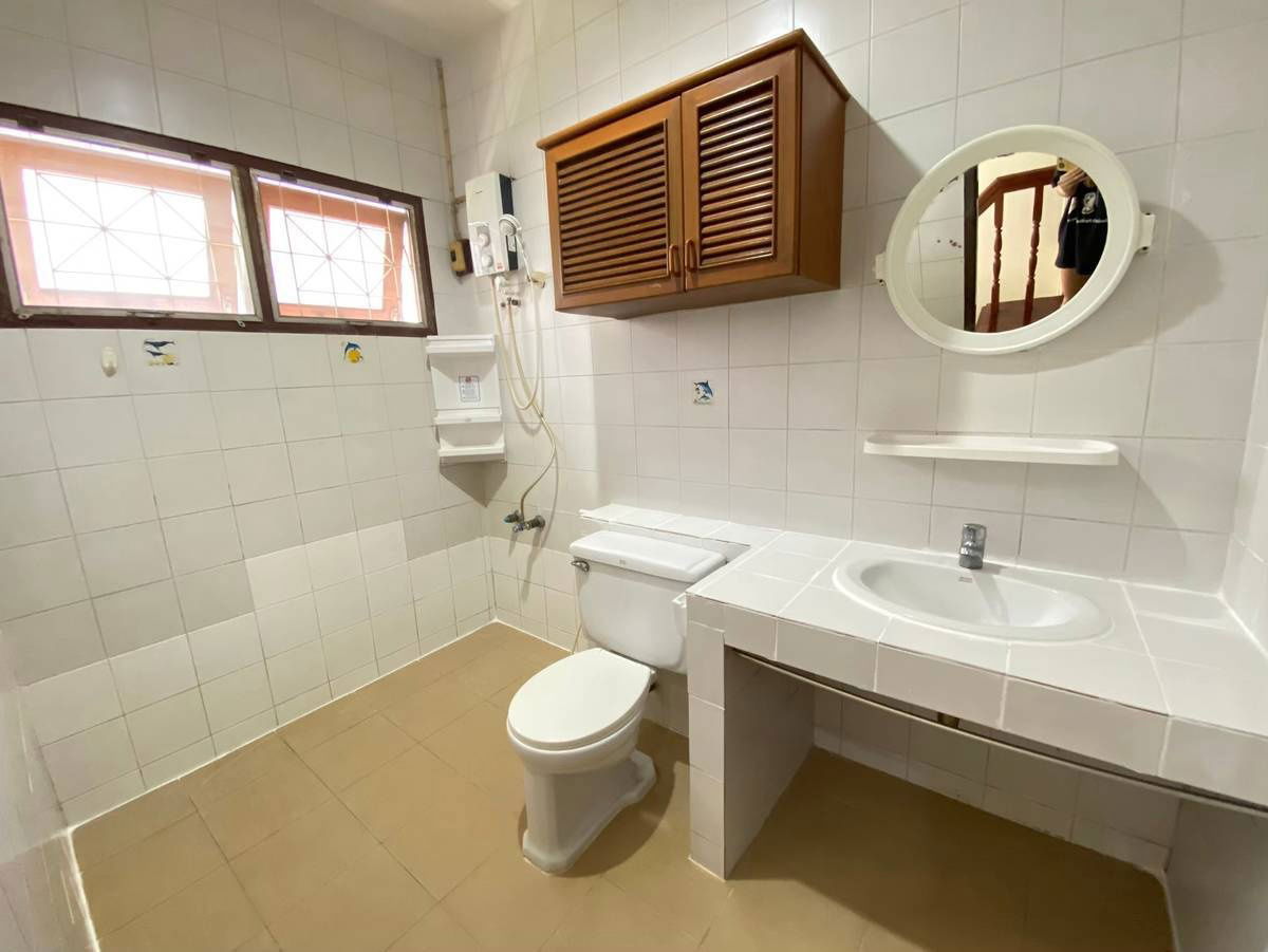 รูป ให้เช่าบ้าน ให้เช่าบ้านเดี่ยว หมู่บ้านพรไพลิน 5 ซอยอ่อนนุช 16 ติดถนนสุขุมวิท 77 ใกล้รถไฟฟ้าBTSอ่อนนุช ขนาด 65 ตรว. พื้นที่ใช้สอย 200 ตรม.  - รูปที่ 43/49