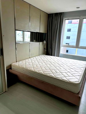 Condos for rent The Secondary Demonstration School of Bansomdejchaopraya Rajabhat University : CO_OT06 The Bangkok Sathorn - Taksin, Room available for rent. Line: @cgestate