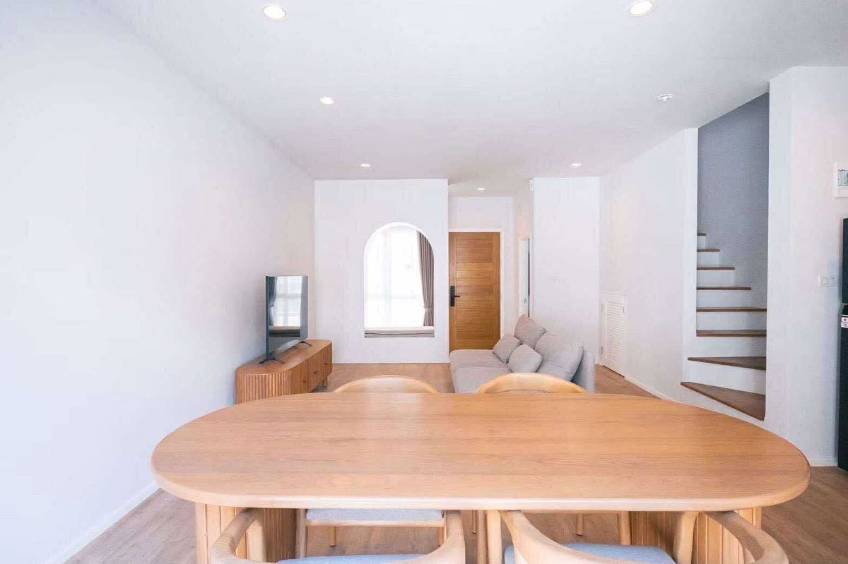 รูป 🏡 ให้เช่าทาวน์โฮม หลังใหญ่ 3 ชั้น ในโครงการคุณภาพ เดินทางสะดวก ติดถนนวงแหวนรอบ 2 พร้อมเฟอร์นิเจอร์ครบชุด เดินทางสะดวก ใกล้รวมโชค - รูปที่ 3/15