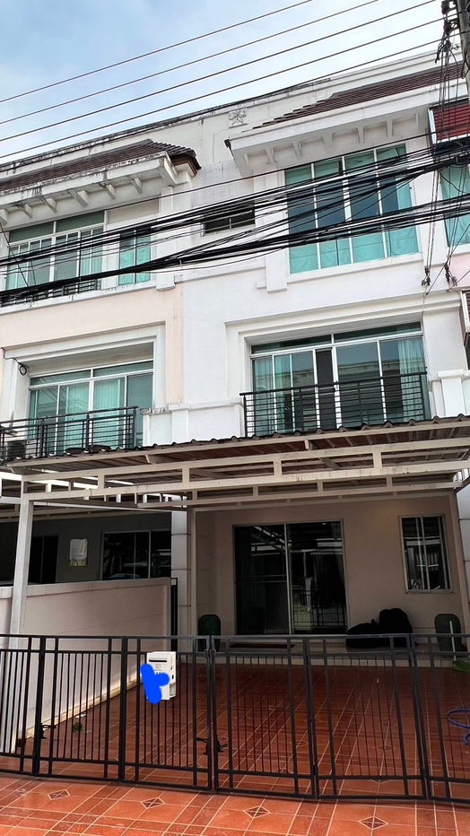 picture B1016 Townhouse for rent, Baan Klang Muang Project, Rama 9-Wongwaen, Krungthep Kreetha Road - 1/12