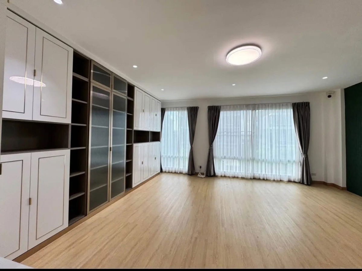 picture For Rent – 4-Storey Home Office at B Square, Rama 9 | 9 air conditioners | Indoor parking for 3 cars | Usable area over 500 sqm | Land 50.9 sq.wah - 10/19