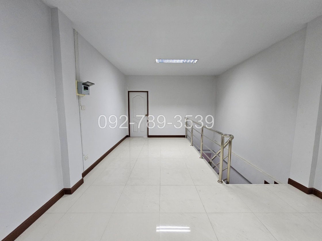 picture Shop House for Sale in Kamphaengphet - 20/22