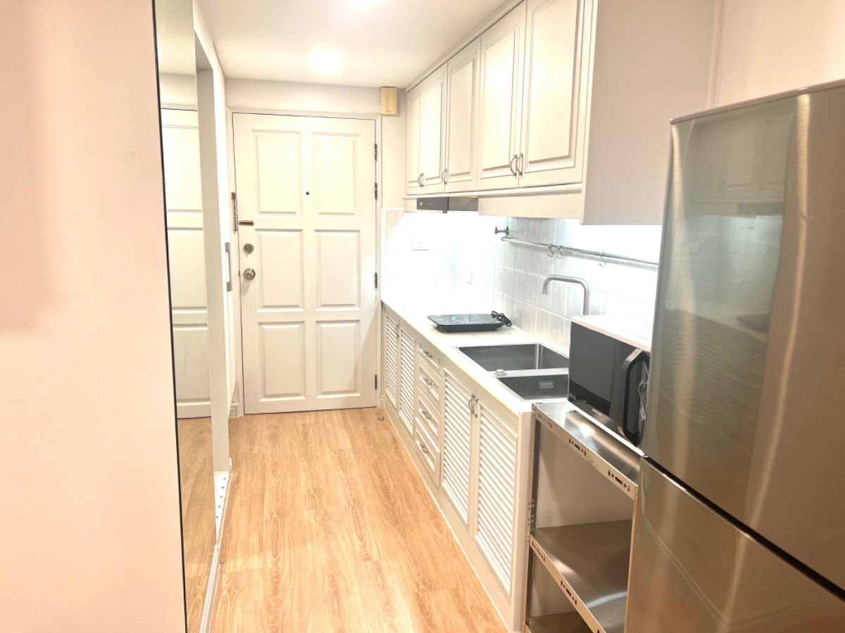 picture Condo for Rent — Silom Park View (Near BTS Sala Daeng, MRT Silom, Next to Silom Complex, Park Silom, and Dusit Central Park) - 10/13