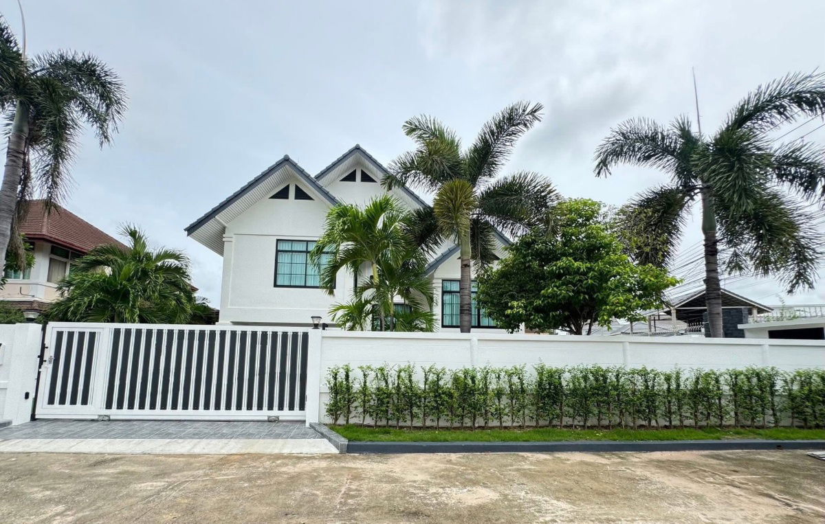 picture For sale pool villa North Pattaya 12.9 million - 1/42
