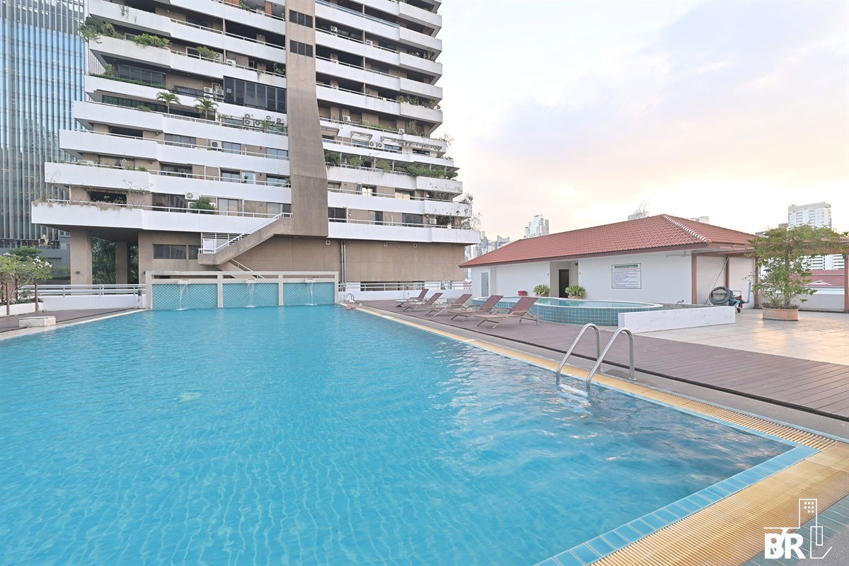 picture  Sukhumvit Living Town ✨Limited Units Available, Rent Before It’s Gone! 🔥 Near MRT Phetchaburi & SWU  - 6/10