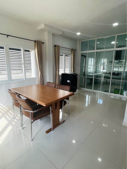 picture Two storey house for rent with 3 bedrooms,3 toilets and 1 kitchen.  - 3/13