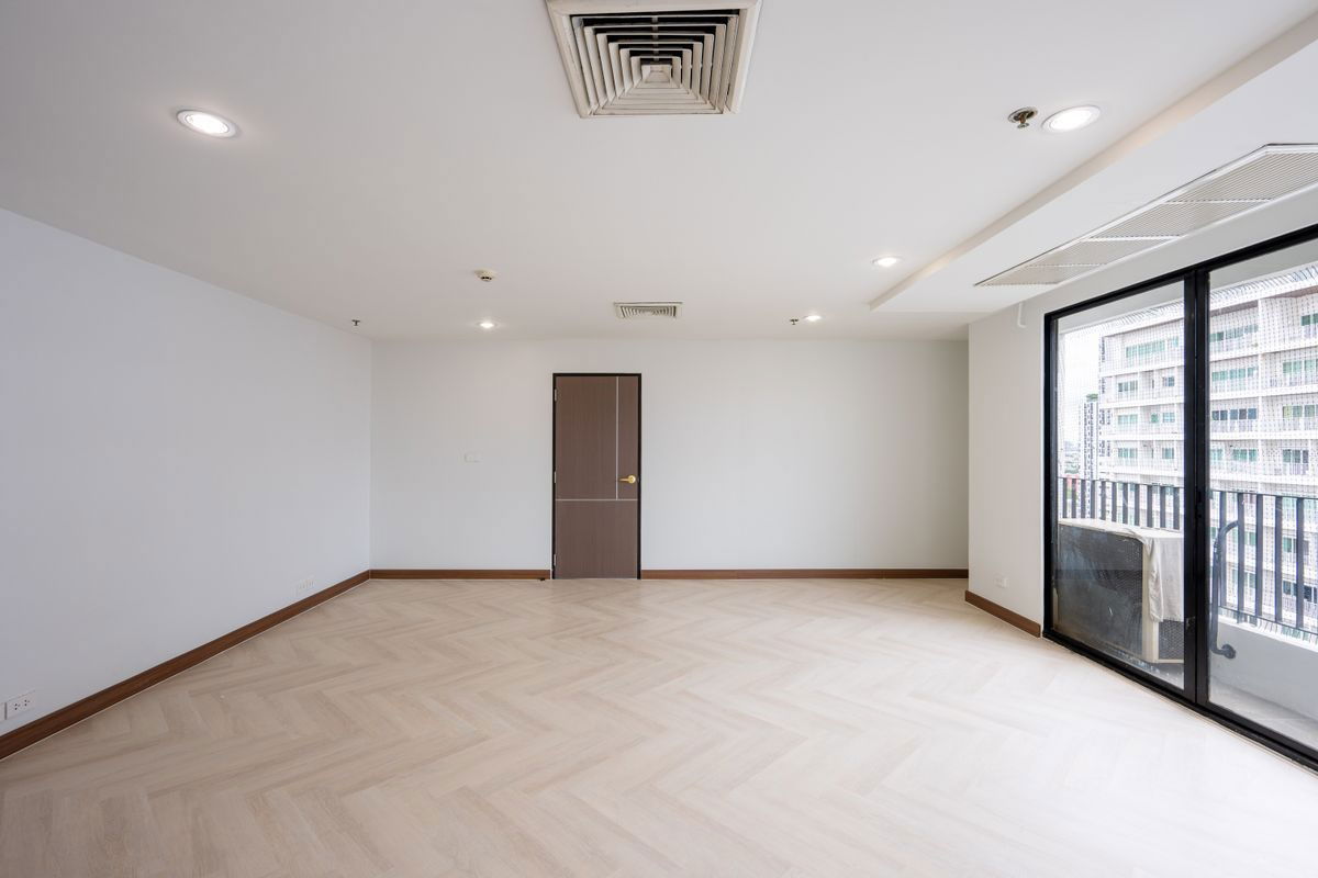 picture For sale: 3 bedrooms, 184.4 sq.m., spacious unit at Icon III. - 7/24