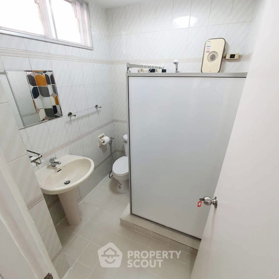 picture 3-BR Condo at The Heritage Condominium near BTS Nana (ID 2353089) - 5/8