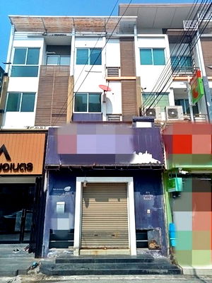 Townhouses for sale Big C Foodplace Sukhaphiban 5 : FOR SALE  TOWNHOUSE PROPERTY  4000000 BAHT.