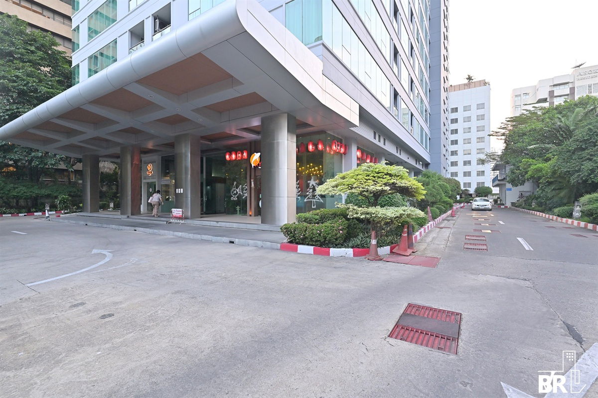 picture  Sukhumvit Living Town ✨Limited Units Available, Rent Before It’s Gone! 🔥 Near MRT Phetchaburi & SWU  - 3/10
