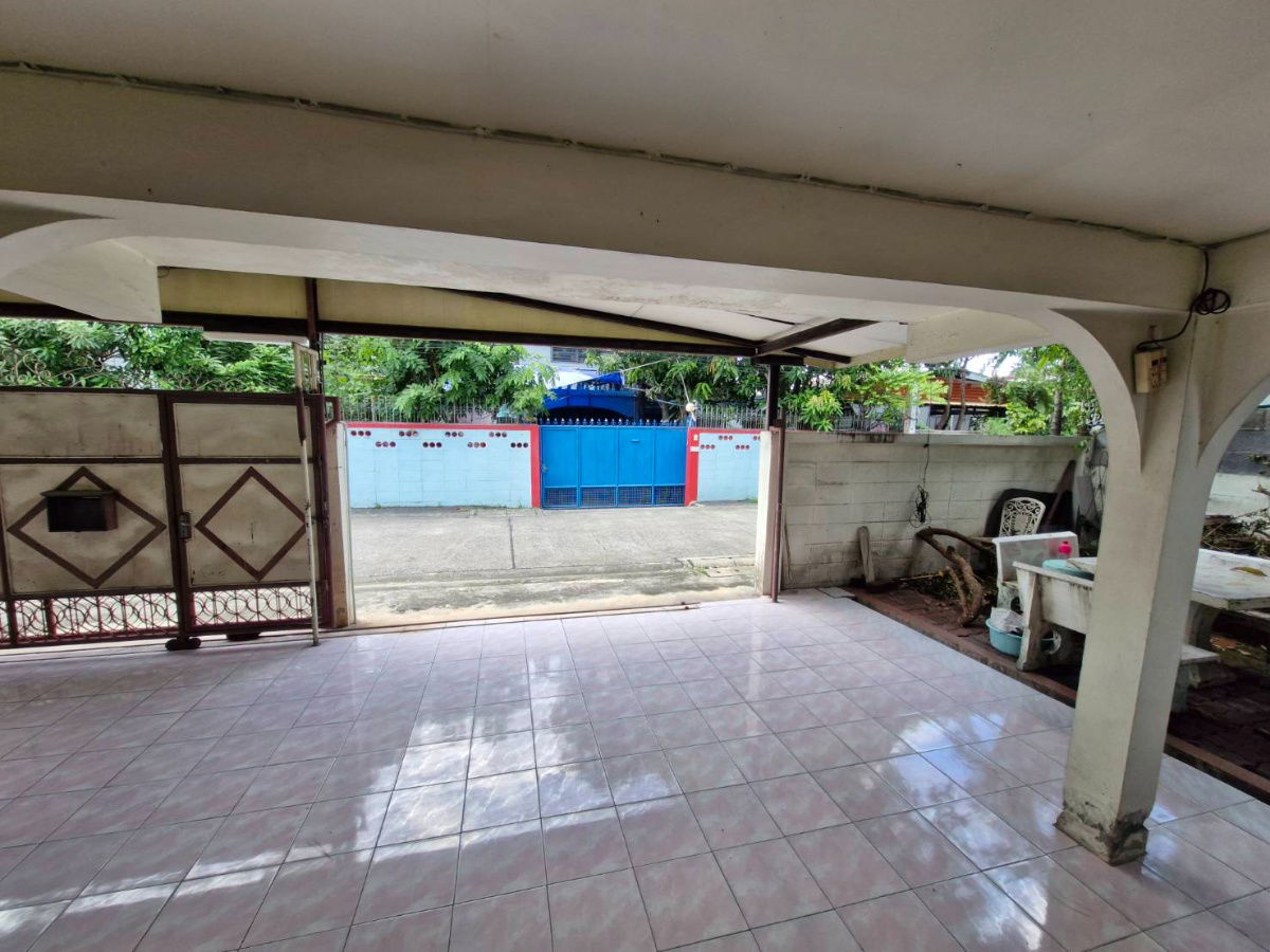 รูป 🏡 โอกาสทอง! บ้านเดี่ยว 2 ชั้น ทำเลทอง "เพชรเกษม 69" ราคาดีที่สุดในย่าน! คุ้มค่าเกินราคา! ไม่มีค่าส่วนกลาง! ตอบโจทย์คนมองหาบ้านทำเลดี - รูปที่ 4/23