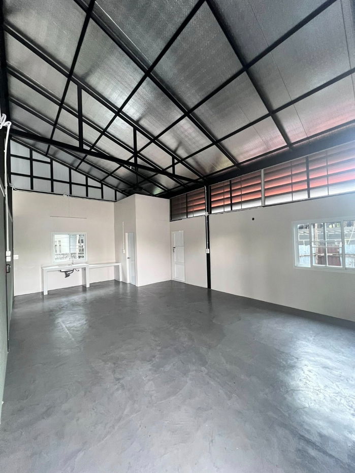 picture Land and Building for Rent – On Nut, Ideal for office, small warehouse, or SME business - 3/6