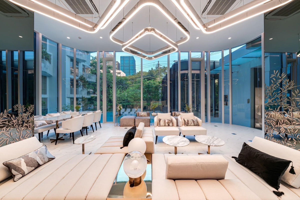 picture Chewathai Residence Thonglor Tropical Green + Iconic White - 12/18