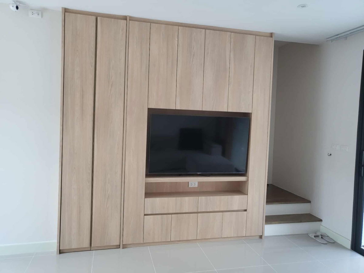 picture For Rent: Baan Klang Muang Sukhumvit–Onnut Townhome / 3 Bedrooms | 3 Bathrooms | 2 Parking spaces
 - 5/10