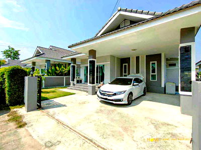 บ้านเดี่ยวให้เช่า : ให้เช่าบ้านเดี่ยวชั้นเดียว    มี 3 ห้องนอน 2 ห้องน้ำ 1 ห้องครัว จอดรถได้ 2 คัน
