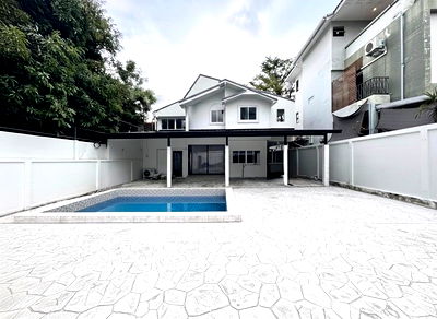 Houses for rent Esplanade Ratchadapisek  : House for rent Luxury single-family home on Soi Chok Amnuay, ready to move in. If interested, contact Line @goodmanpro or call 0999029192.
