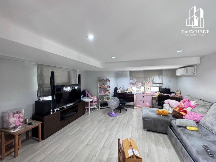 รูป ขายบ้านเดี่ยวรีโนเวทใหม่ทั้งหลัง โครงการเสรีเพลส พุทธมณฑลสาย 4 นครปฐม บ้านหลังใหญ่ โล่ง โปร่ง ไม่ติดใคร ให้ความเป็นส่วนตัวสูง - รูปที่ 5/18
