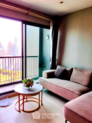 Condos for sale : 2-BR Condo at Life One Wireless near BTS Phloen Chit (ID 2353072)