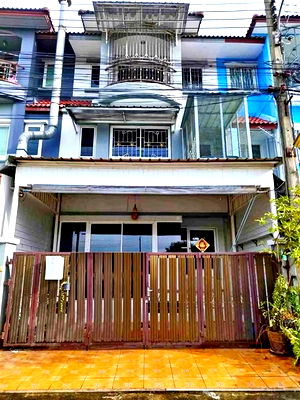 Townhouses for rent Prawet : Soi Srinakarin 41-49 Prawet Yellow Line Srinakarin38 800m. Townhome for rent 3floors 4-5bed