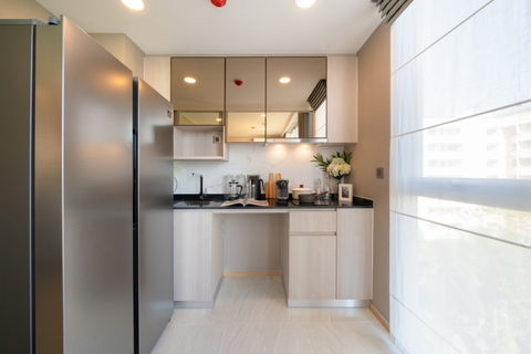 Chewathai Residence Thonglor Tropical Green + Iconic White