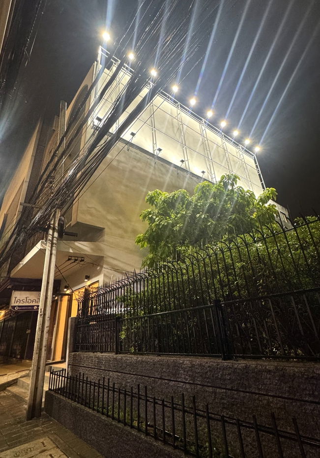 picture Prime Sukhumvit Location! Rent 4.5-Floor Shophouse Near BTS Punnawithi | Ideal for Office/Showroom (Free Ad Space) - 2/24