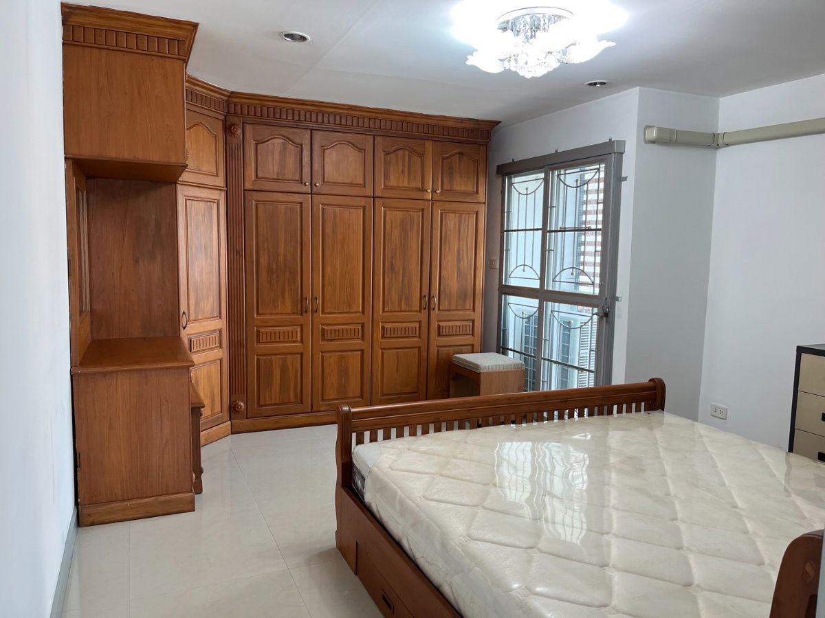 รูป ขายคอนโดรีเจ้นท์โฮมเฟส 8 ชั้น 5 ห้องมุม วิวสระว่ายน้ำ ใกล้รถไฟฟ้าสถานีสายหยุด ทำเลดี เดินทางสะดวก - รูปที่ 5/10