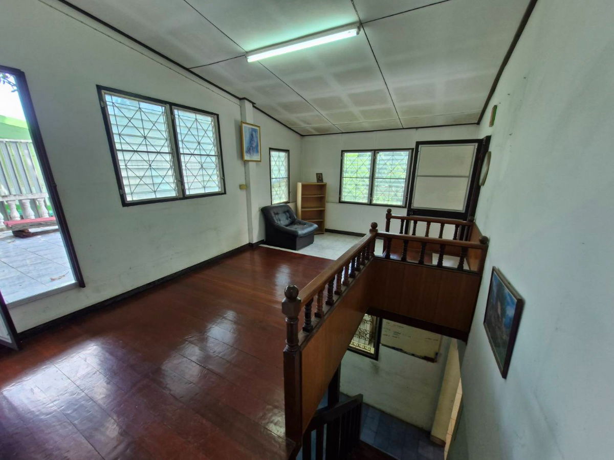 picture Unmissable Offer! Excellent Value 2-Story Detached House in Prime Petchkasem 69 Area! 2-story detached house, very cheap price, land size 46 sq wa. - 12/23