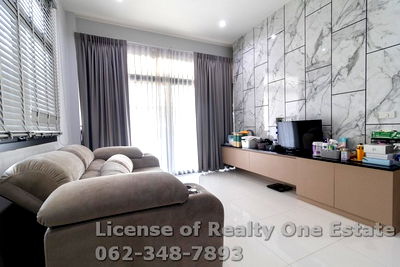 บ้านเดี่ยว กรุงเทพมหานคร : ขายบ้านแฝดสภาพใหม่ โครงการ ออร่า ลักซ์ Aura Luxe รามคำแหง 94 ทำเลทอง ใกล้รถไฟฟ้าสายสีส้ม - เข้าอยู่ได้เลย ราคาพิเศษ