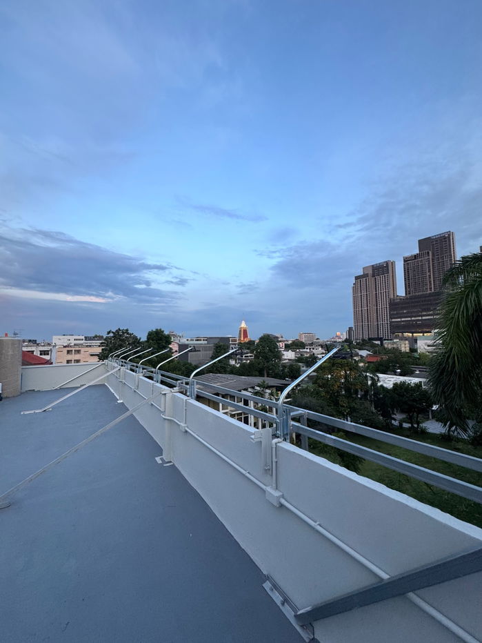 picture Prime Sukhumvit Location! Rent 4.5-Floor Shophouse Near BTS Punnawithi | Ideal for Office/Showroom (Free Ad Space) - 23/24