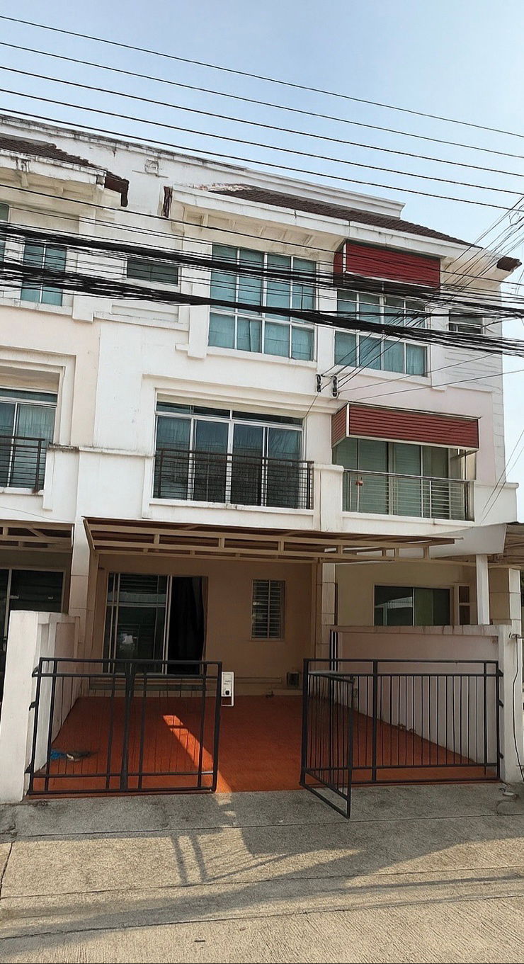 ทาวน์โฮมให้เช่า : ให้เช่าบ้านกลางเมือง พระราม9-วงแหวนอยู่ถนนกรุงเทพกรีฑาตัดใหม่