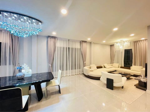 บ้านให้เช่า The City Bangna 2 พร้อมเข้าอยู่สนใจติดต่อ Line @goodmanpro หรือ โทร 0999029192