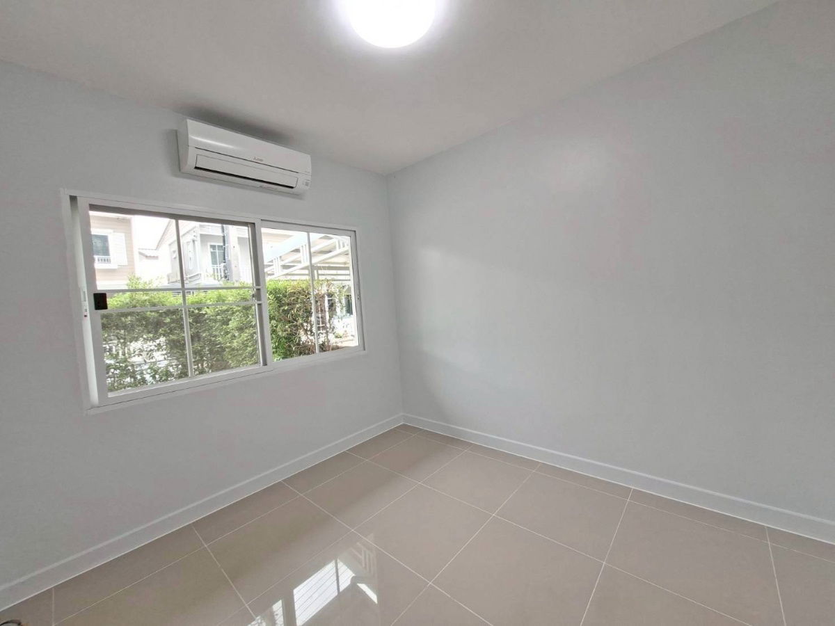 picture Semi-detached house for rent, The Village Exclusive Bangna, Km.10, ready to move in - 12/28