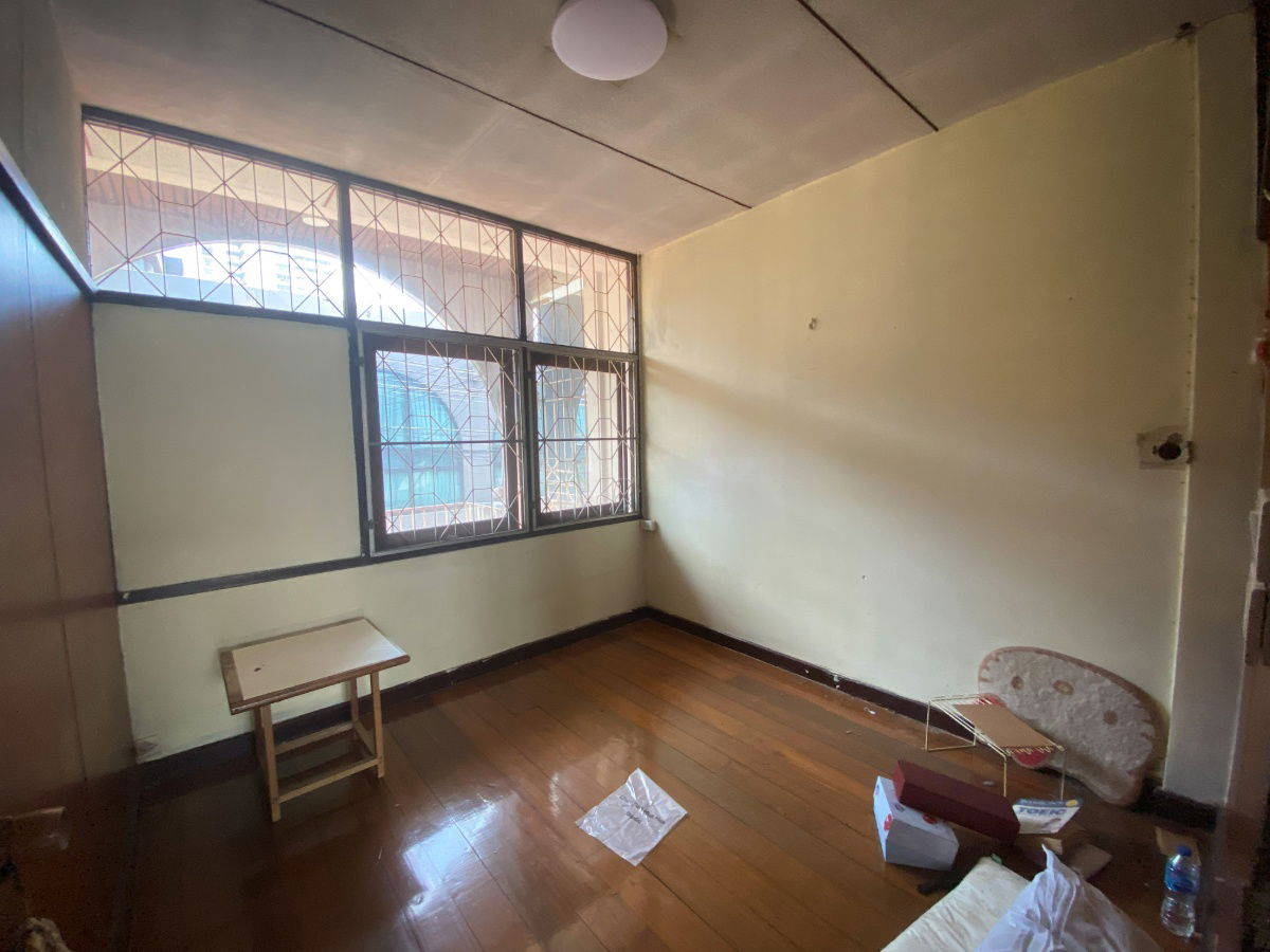picture 🏡 3-Bedroom Townhouse for Sale in Ekkamai 12 - 6/11
