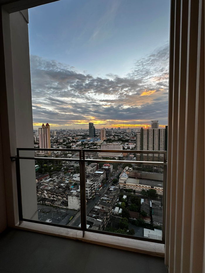 picture For Rent Condo THE LINE PHAHON - PRADIPAT Building 1, Floor 30,1 bed room, Room size 42 sqm - 10/10