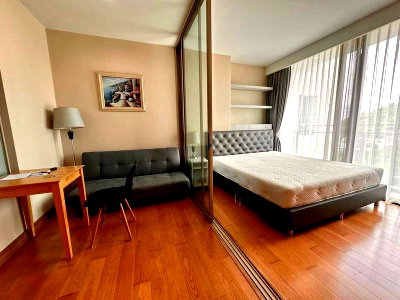 Condos for sale : Marina Bay Front Condo for sale in the city center, next to the sea, Sriracha community area