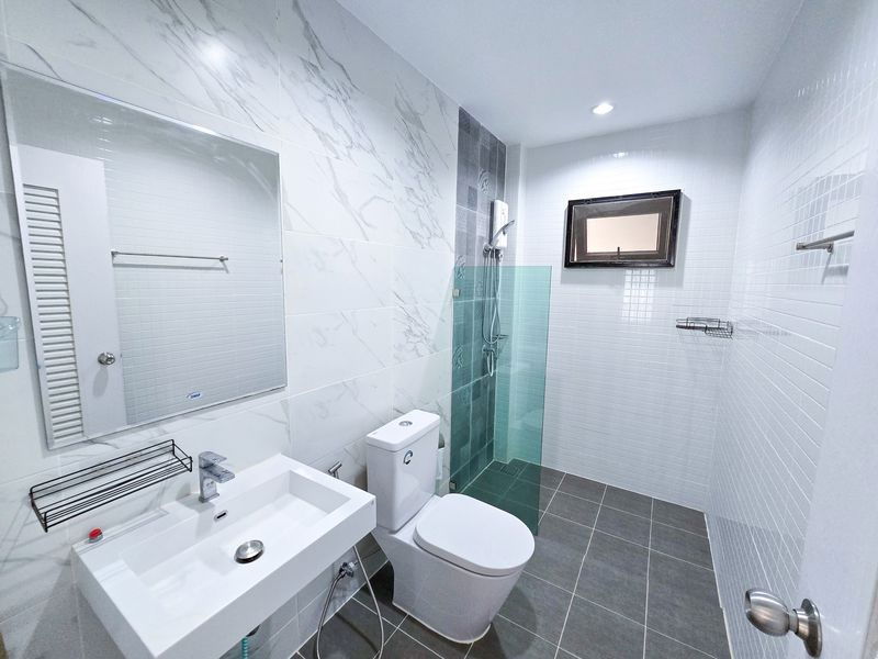 รูป ขาย บ้านเดี่ยวชั้นเดียว มบ. เดอะ มิลตัน ปลวกแดง-มาบยางพร 50ตรว. บ้านสวย เพื่อนบ้านดี ฟรีของแถมในบ้านหลายรายการ - รูปที่ 9/20