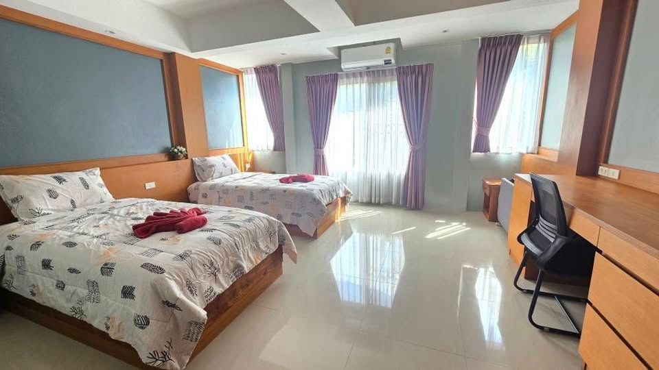 รูป ให้เช่าทาวน์เฮ้าส์ 3 ชั้น  4 ห้องนอน 5 ห้องน้ำ 1 ห้องรับแขก 1 ห้องครัว   2  ที่จอดรถ - รูปที่ 17/18