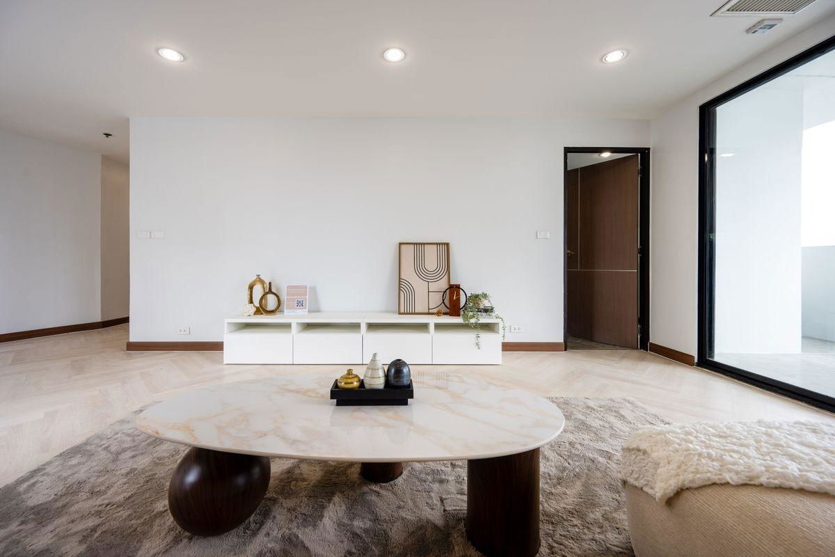picture For sale: 3 bedrooms, 184.4 sq.m., spacious unit at Icon III. - 23/24