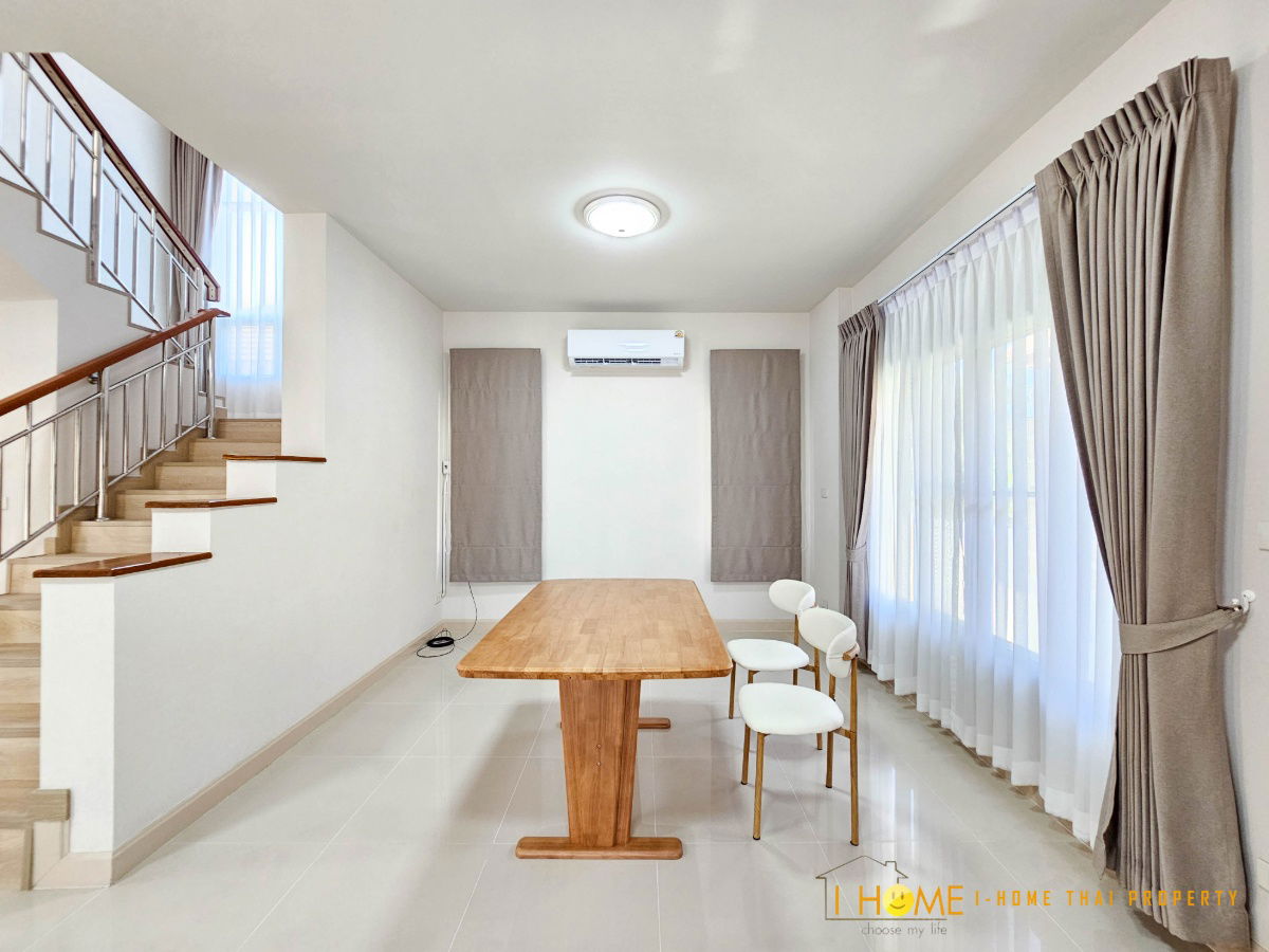 picture Two storey house for rent with 3 bedrooms,3 toilets and 1 kitchen.  - 8/32