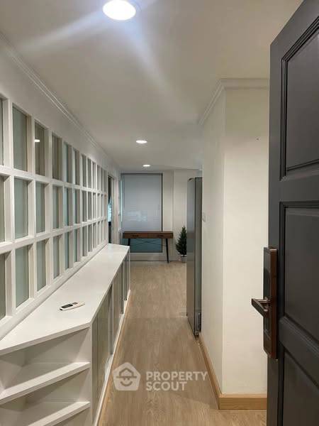 picture 2-BR Condo at Diamond Tower Condominium near BTS Chong Nonsi (ID 2354030) - 4/10