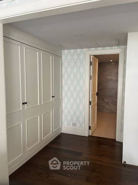picture 2-BR Condo at Somkid Gardens Condominium near BTS Chit Lom (ID 2354012) - 3/10